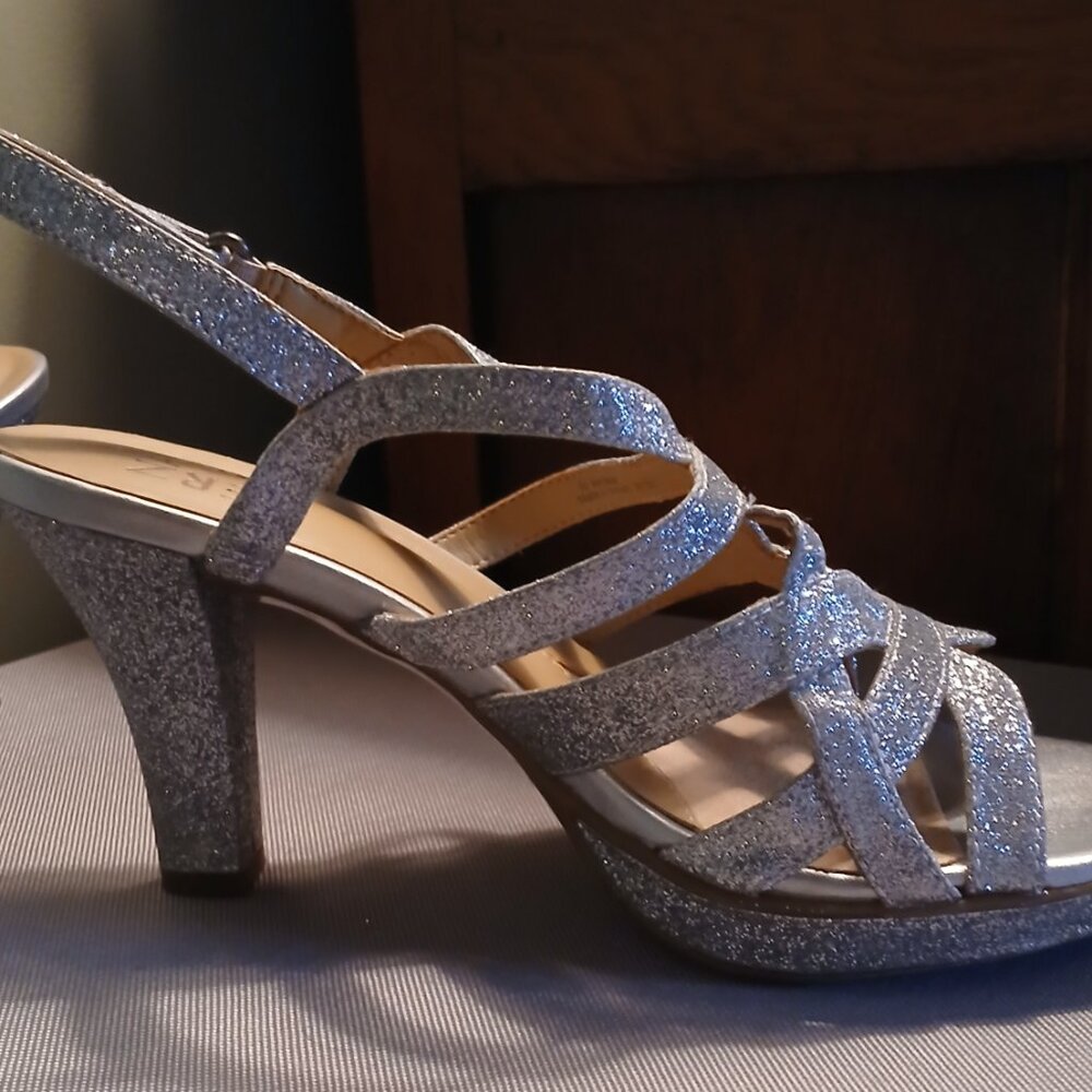 Silver strappy dress shoes - Picture 3 of 3